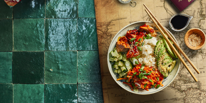 Poké bowl met teriyaki-zalm