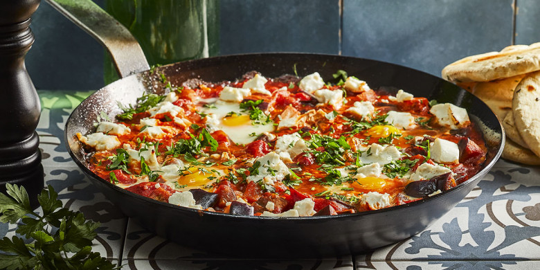 Shakshuka met aubergine en geitenkaas