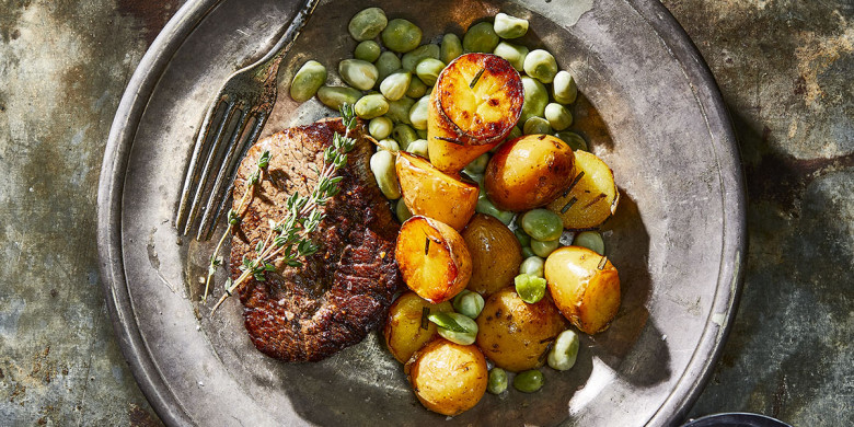 Biefstuk met rodewijnsaus en rozemarijnkrieltjes