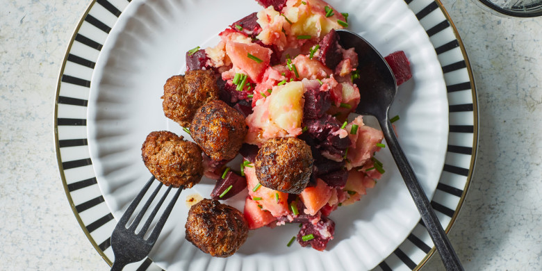 Bietjesstamppot met appel en gehaktballetjes