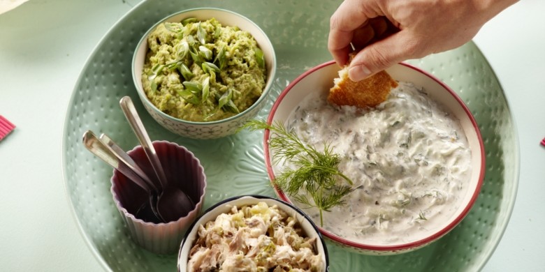 Hummus met doperwten en koriander