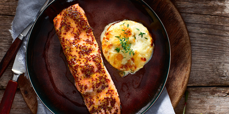 Geglaceerde zalm met aardappelgratin