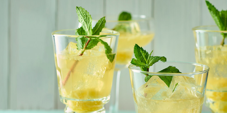 Ananas-gember fizz mocktail