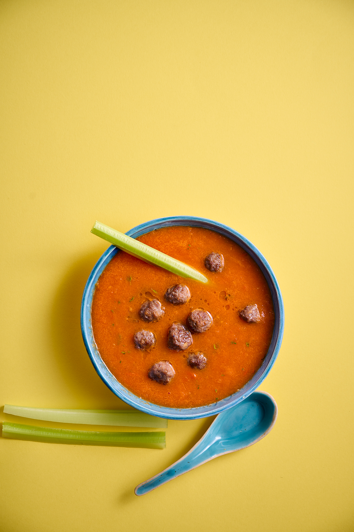 Tomaten-groentesoep met balletjes