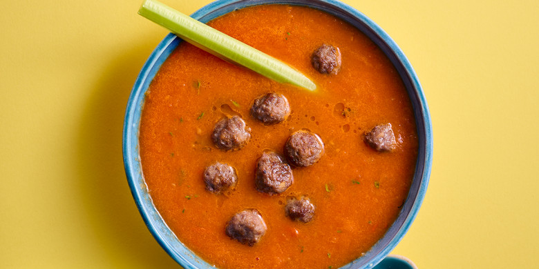 Tomaten-groentesoep met balletjes