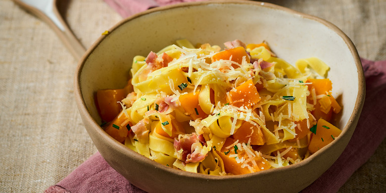 Tagliatelle met pompoen en pancetta