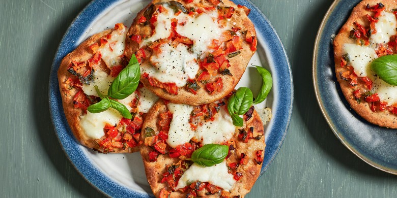 Volkorenpizzette met tomaat en mozzarella
