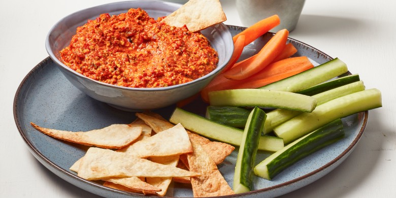 Pikante dipper van geroosterde paprika en pistachenoten