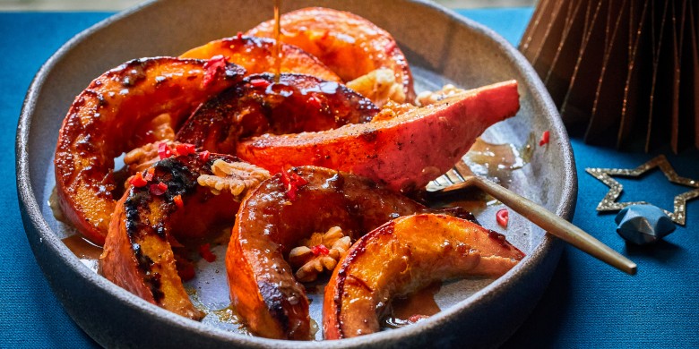 Gekaramelliseerde pompoen met ahornsiroop en walnoten