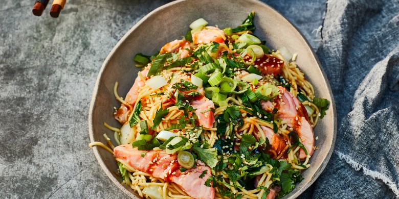 Noedels met zalm en paksoi
