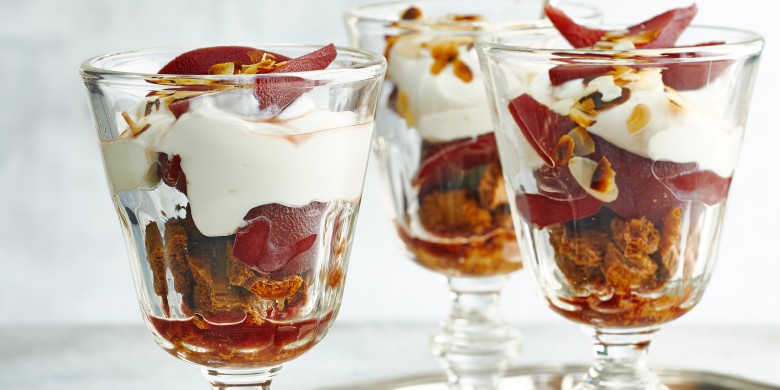 Kwarktrifle met stoofpeertjes