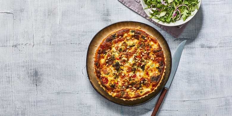 Groentequiche met pesto en pijnboompitten