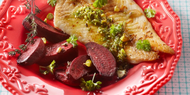 Kabeljauw met geroosterde biet en pistachesalsa