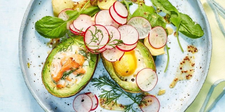 Ei in avocado met zalm