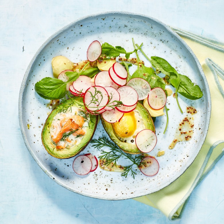 Ei in avocado met zalm