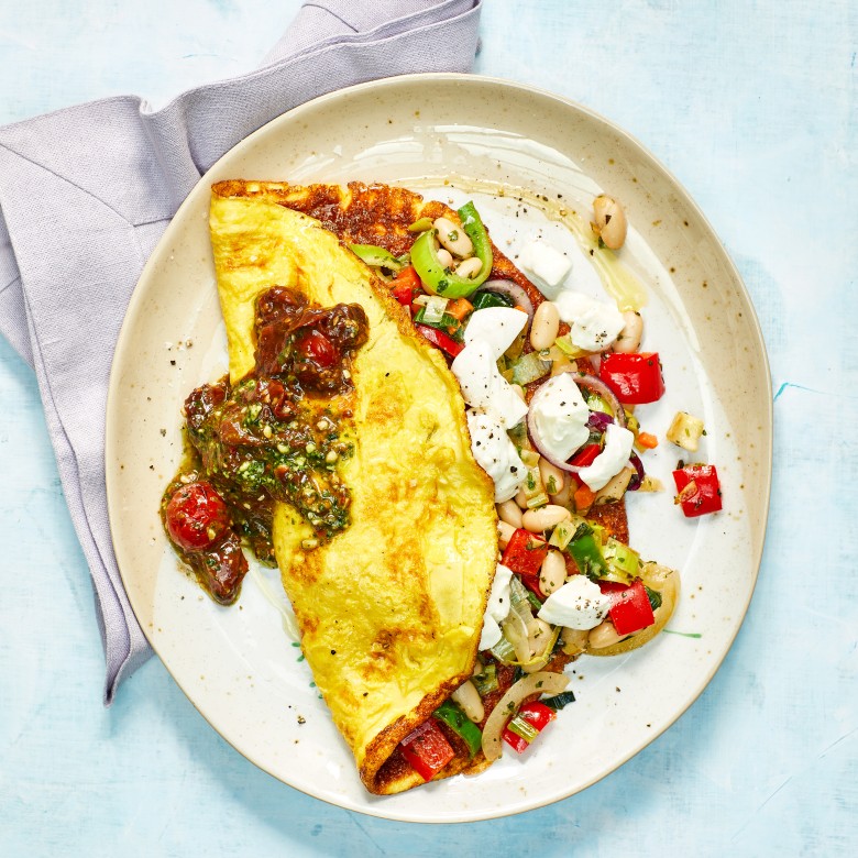 Toscaanse omelet met groenten, bonen en mozzarella