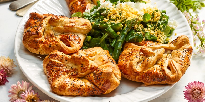 Hambroodjes met aspergesalade