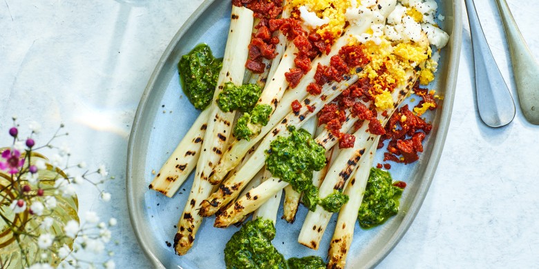Gegrilde asperges met chorizo en salsa verde