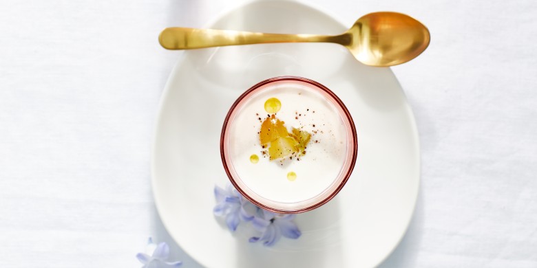 Witte gazpacho met amandelen en druiven