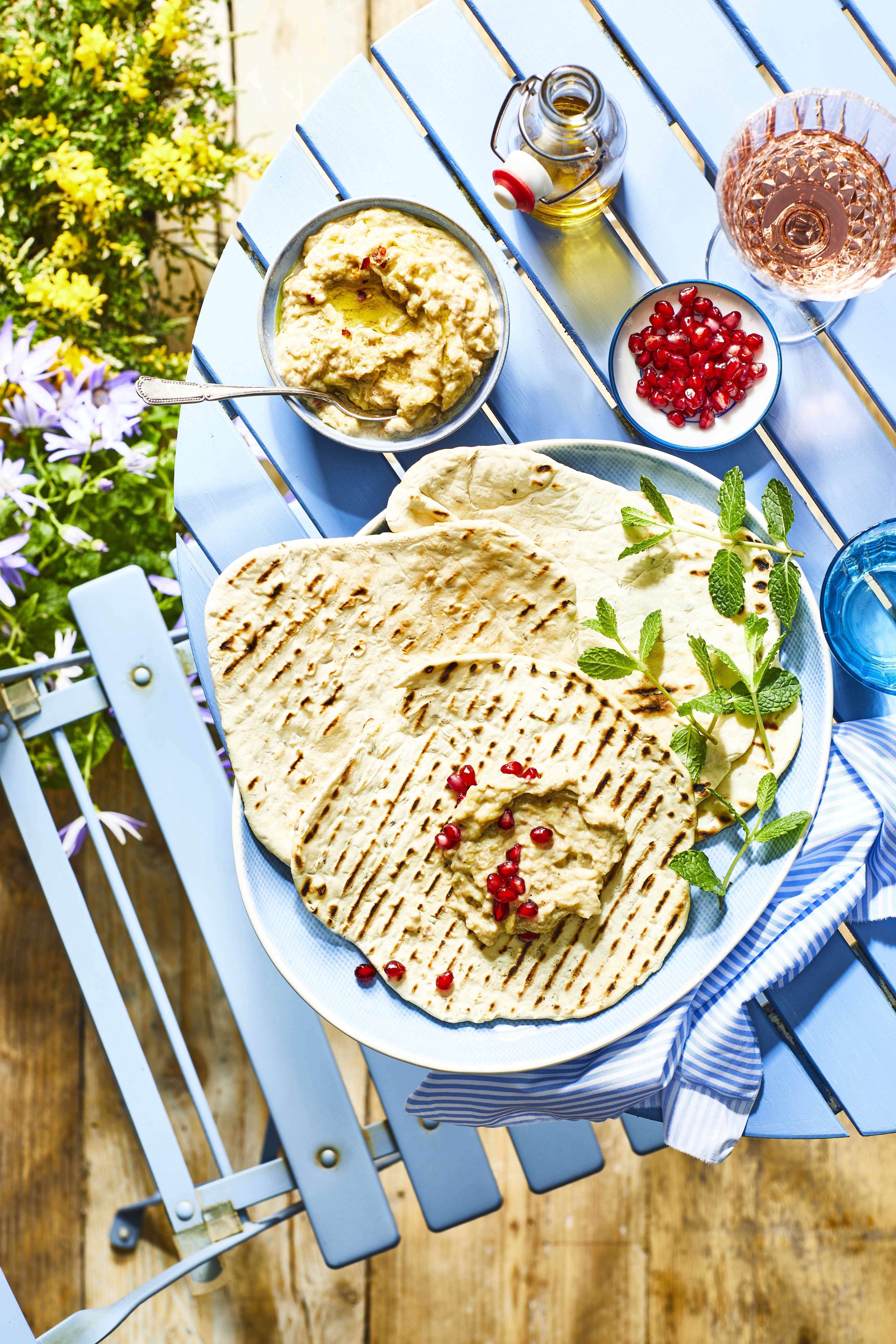 Platbrood met aubergine-kaviaar