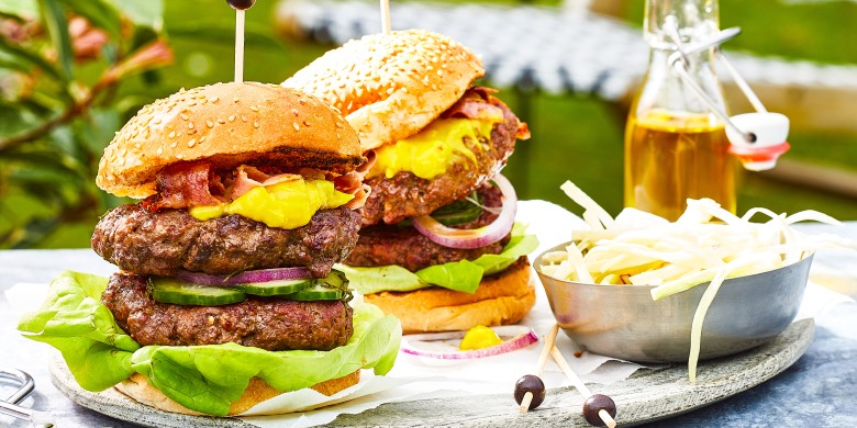 Double American burger met spicy coleslaw