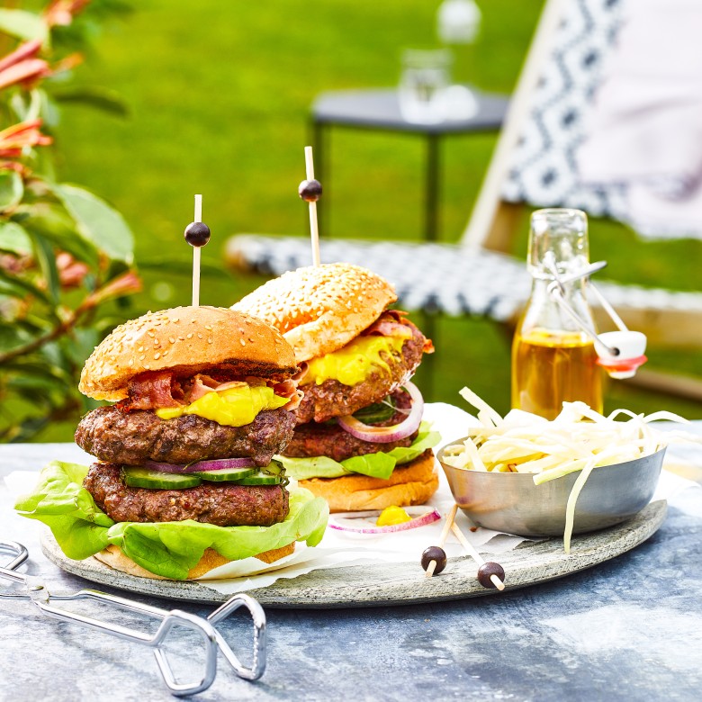 Double American burger met spicy coleslaw