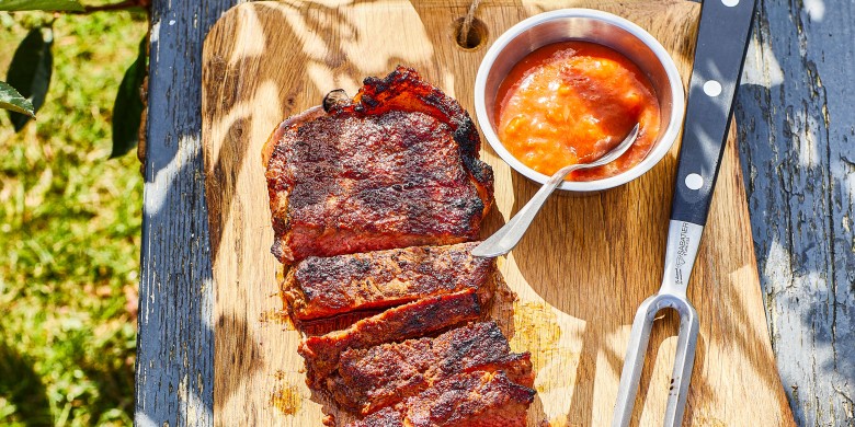 Smokey steak met fruitige barbecuesaus
