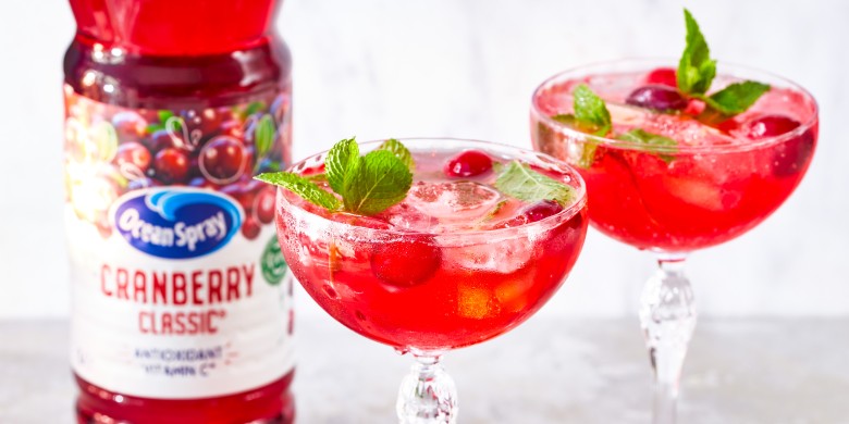 Cranberry-limoen-munt spritzer