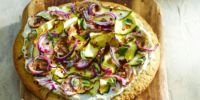 Courgettepizza met champignons en citroenricotta