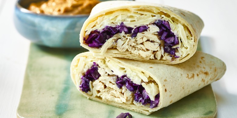 Pulled chicken wraps met pindasaus