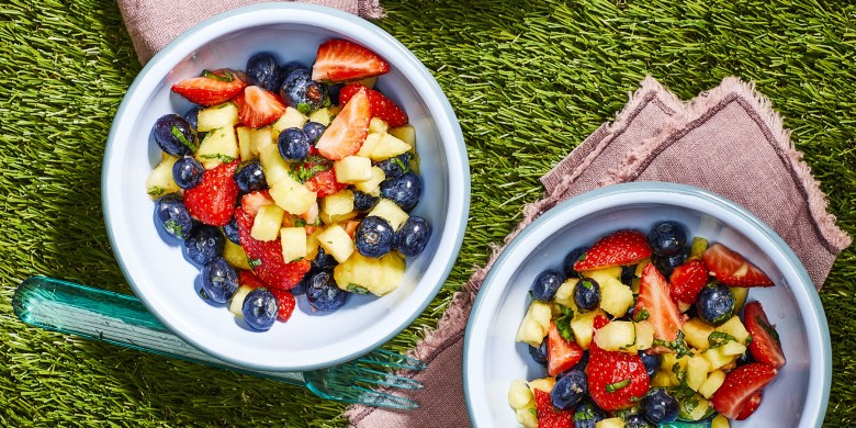 Gemarineerd fruit met gember en basilicum