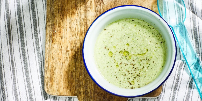 Frisse komkommer-venkelsoep