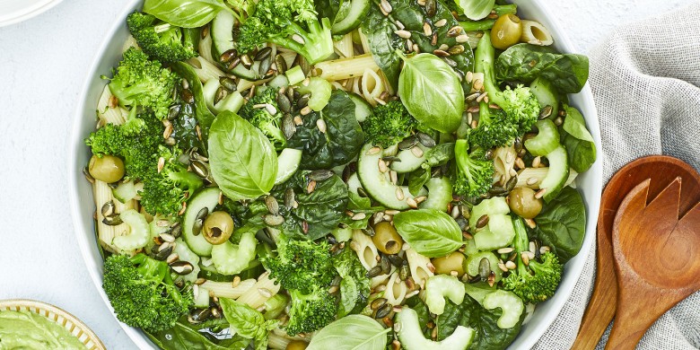 Pastasalade met avocadodressing
