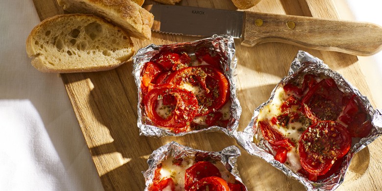 Gegrilde mozzarella met tomaat en paprika