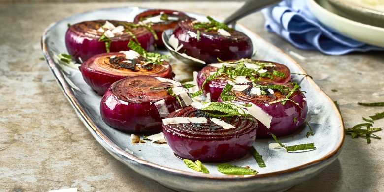 Gegrilde rode ui met balsamico en pecorino 
