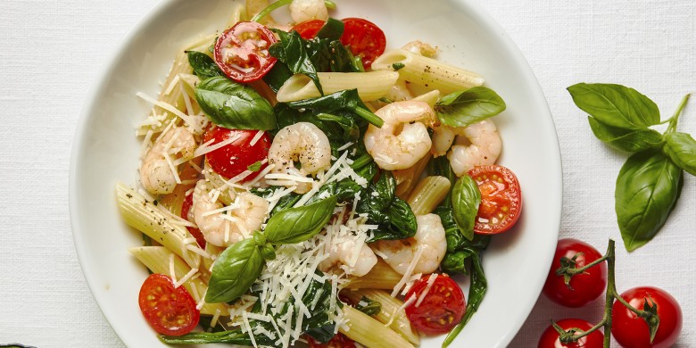 Penne met garnalen, tomaatjes en spinazie 