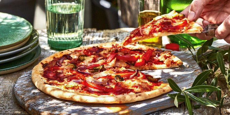Pizza pepperoni met jalapeño’s 