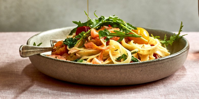 Tagliatelle met gerookte zalm en rucola 