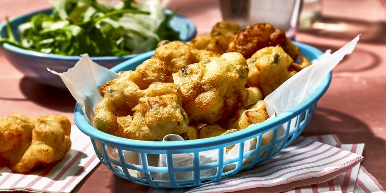 Visbeignets met salie en kappertjes 