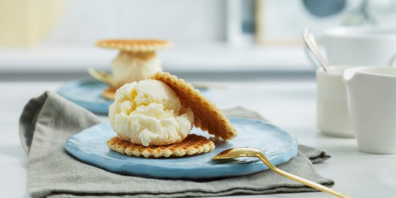 Italiaans yoghurtijs met citroen en honing