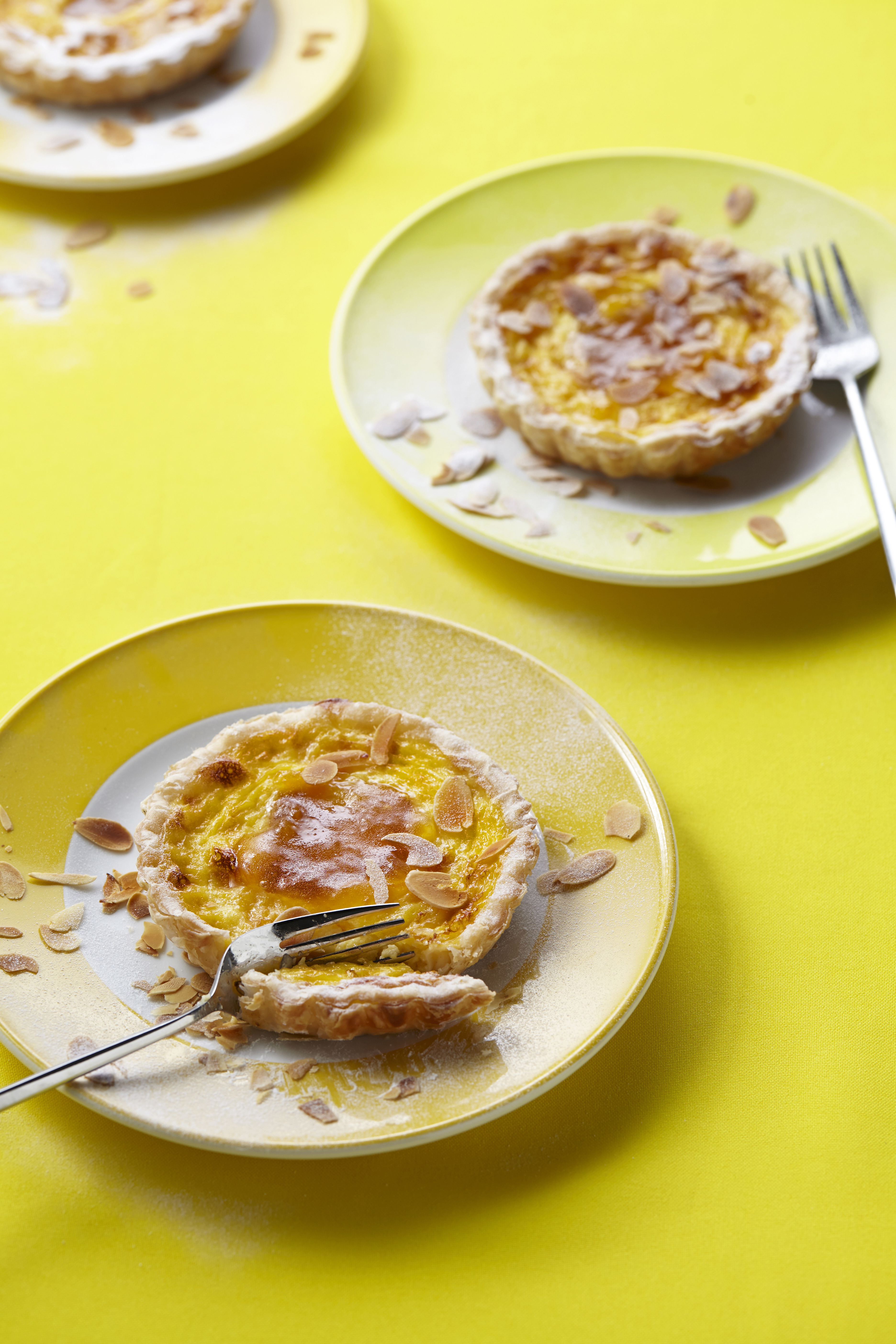 Bladerdeegtaartje met gebakken custard en abrikozenjam