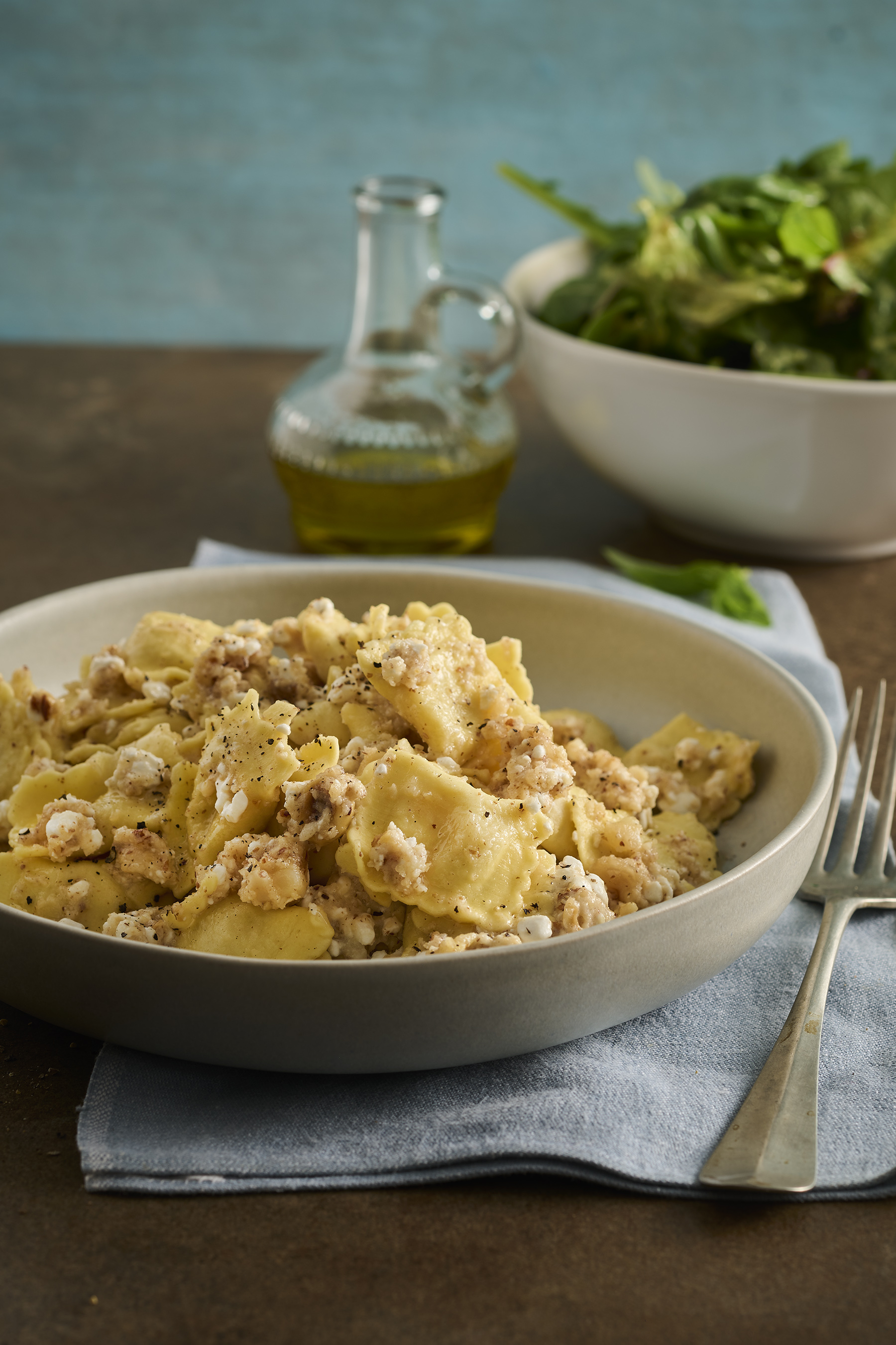 Ravioli met drie-notensaus