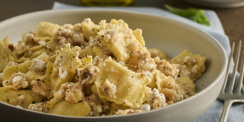 Ravioli met drie-notensaus