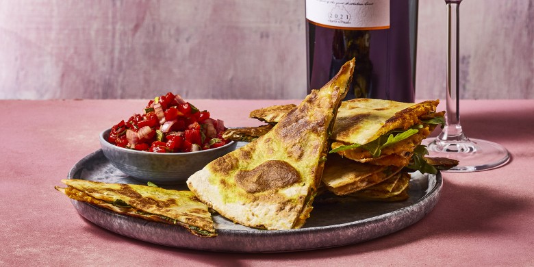 Quesadilla’s met pompoen en paprikasalsa
