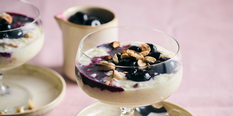Rijstpudding met bessensaus