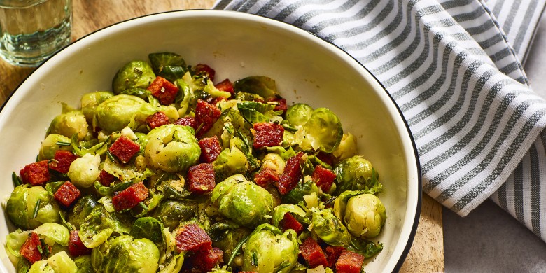Gekneusde spruitjes met chorizo en rozemarijn 