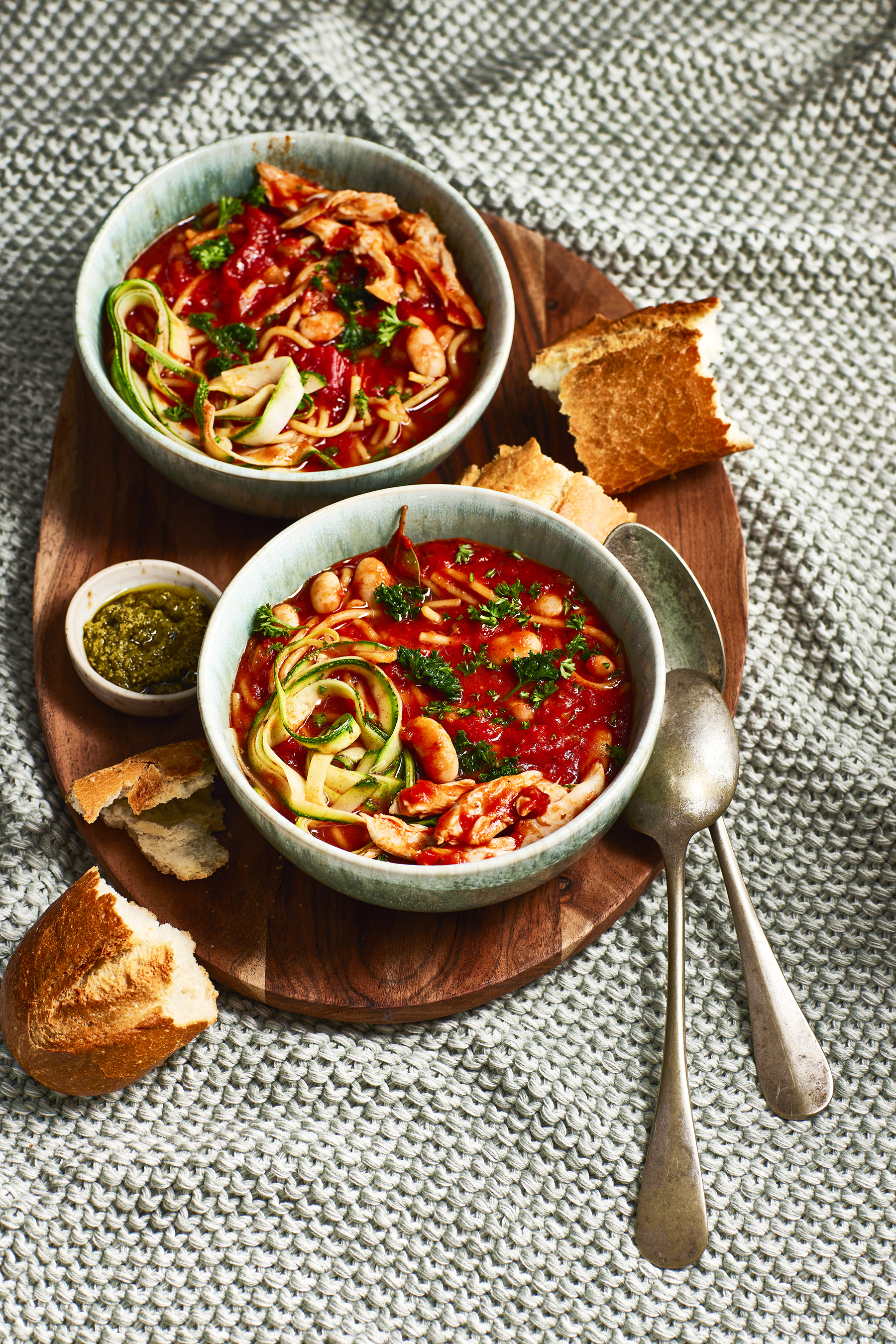 Italiaanse tomatensoep met kip en courgettespaghetti