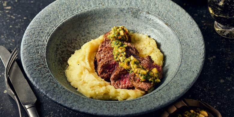 Ossenhaas met chili-salsa en pastinaakpuree
