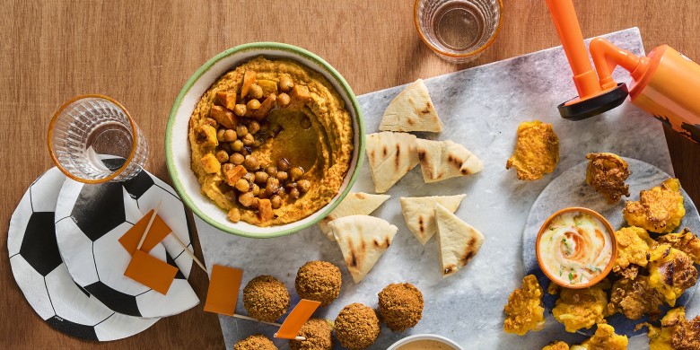 Zoete-aardappelhummus met geroosterde kikkererwten