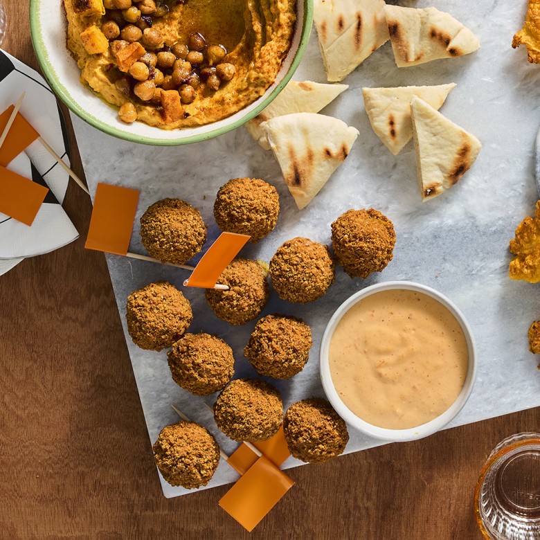 Bitterballen met oranje aioli
